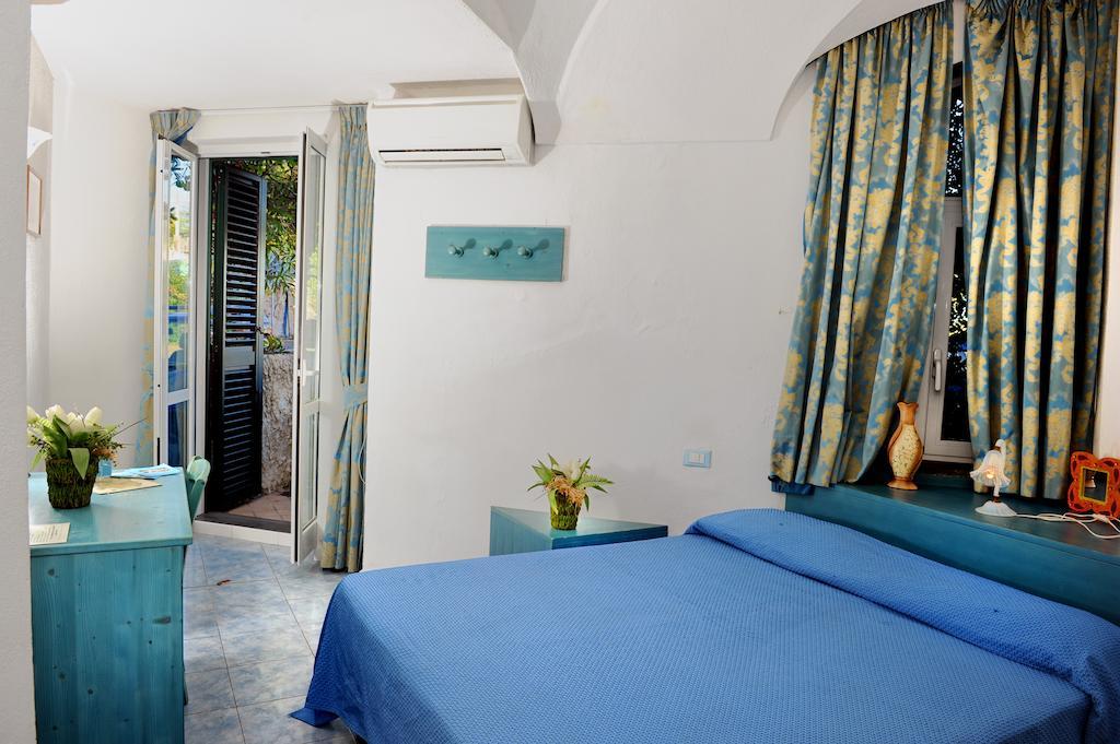 Hotel La Ninfea Ischia Oda fotoğraf